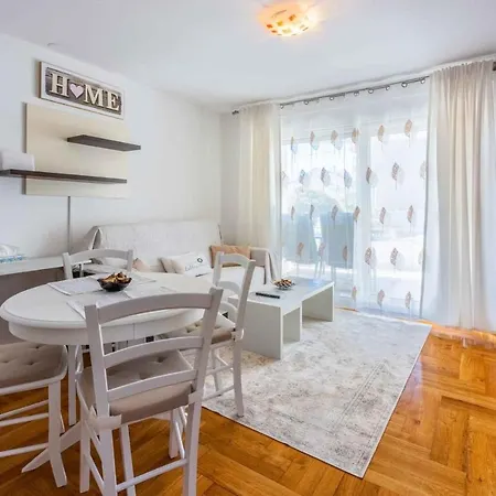 In 42448 Crikvenica