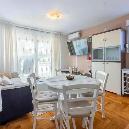 Appartement In 42448